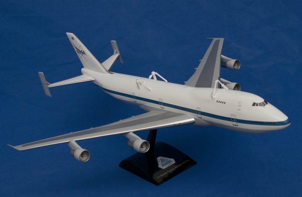 Revell 1/144 747 SCA with Enterprise - Real Space Modeling